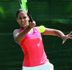 woman playing tennis